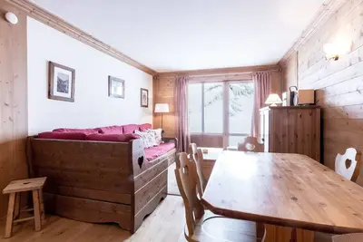 Image de Appartement élégant avec wifi, terrasse et parking couvert à Val-d'Isère, proche des pistes