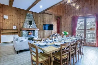 Image de Duplex montagnard rustique avec cheminée, au vieux village de Val-d'Isère, au pied des pistes