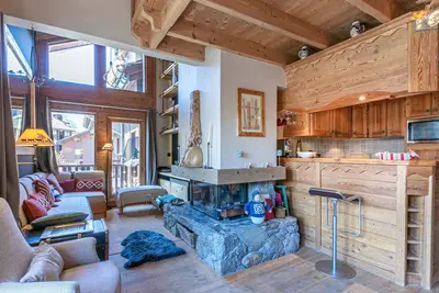 Image de Appartement élégant avec cheminée et balcon, aux pieds des pistes et au cœur de Val-d'Isère