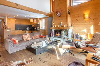 Image de Appartement lumineux et spacieux à Val-d'Isère avec cheminée et prestations de luxe