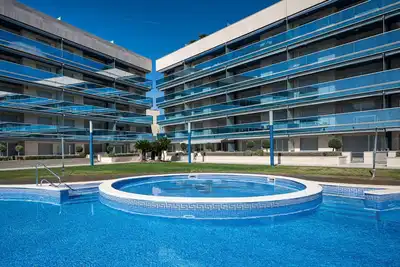 Image de Appartement Front de Mer à Torredembarra avec Piscine, Jardin et Parking Privé