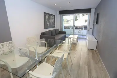 Image de Appartement Contemporain Ă Salou avec Jardin, Piscine, Clim et Proche Services