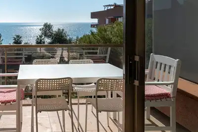 Image de At049 Els Pins Ii: Apartamento con piscina en primera línea