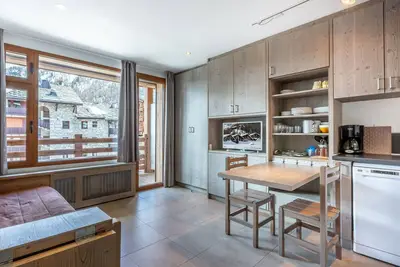 Image de Superbe studio rénové avec balcon, au pied des pistes, en plein cœur de Val-d'Isère