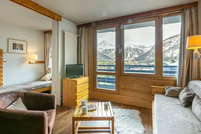 Image de Appartement skis aux pieds à La Daille avec balcon et cuisine équipée