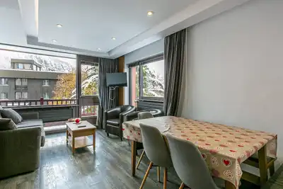 Image de Appartement élégant et rénové, idéalement situé sur le front de neige à Val d'Isère, proche du village
