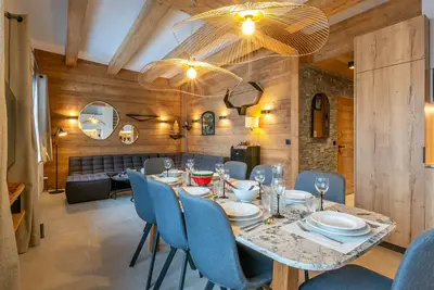 Image de 4p rénové au pied des pistes avec balcon et Wifi à Val-d'Isère