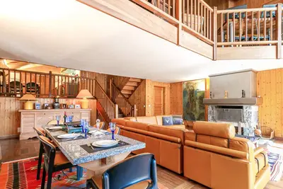 Image de Chalet de luxe avec sauna, cheminée et WiFi à Val-d'Isère