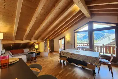 Superbe T4 mansardé - 3 chambres - Vue panoramique - Parking privé