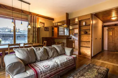 Image de Duplex 3 Pièces avec Cheminée, Terrasse et Proche Pistes et Commerces à Val-d'Isère