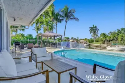6br Modern Waterfront Villa Heated Pool Gameroom