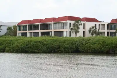 Image de Quiet Building on the intercoastal, 2 min to the beach.