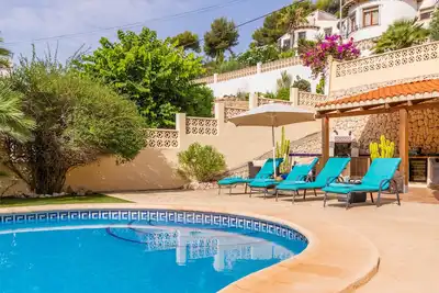 \"Villa Rafael\" avec vue sur mer, piscine et Wi-Fi.