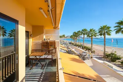Image de Appartement \"Apto Villajoyosa 1ÂŞ LĂnea\" près de la plage avec vue sur la mer & Wi-Fi