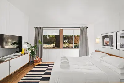 Image de Private Guest-Suite in Architecturally-Renowned Mcm Home