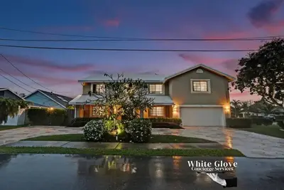 Incredible 7br w/ Game Room Heated Pool & Jacuzzi!