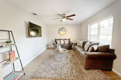 Image de Summer specials ¡Book now! Gold Hill Dr. San Antonio