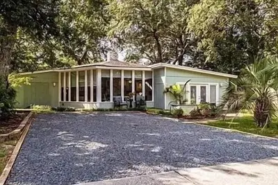 Image de Carefree by the Sea…. only 3 blocks from the Beach!