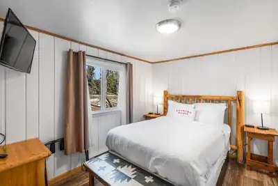 Image de Bucking Moose Squirrel Suite (#9)