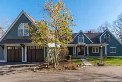 Image de Renovated Home with Private Pool