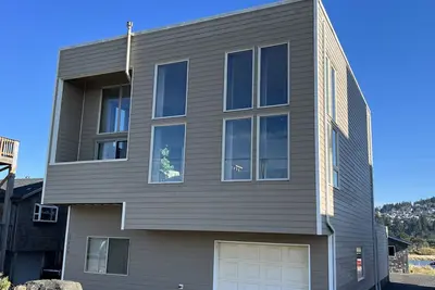 Image de Nestucca Lookout #101 - Fun, family sized home with views! Great parking near river and beach!