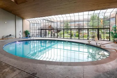 Image de Have a Tour! 2 Spacious Units w\/ Free Parking, Pets Allowed, Onsite Pool!