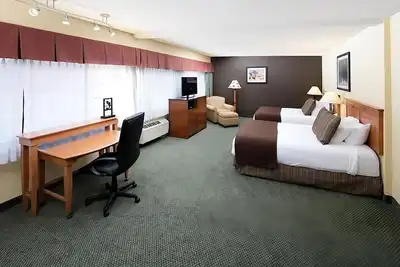 Image de Relaxing Stay! 2 Pet-friendly Units, Pool, Near Conrad Mansion, Free Parking!