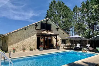 Image de Tranquil farmhouse property with private pool