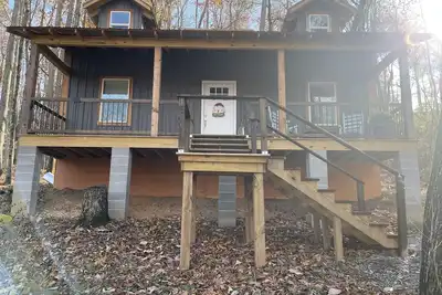 Image de Cabin - secluded and Guntersville Lake w/hot tub and fire pit