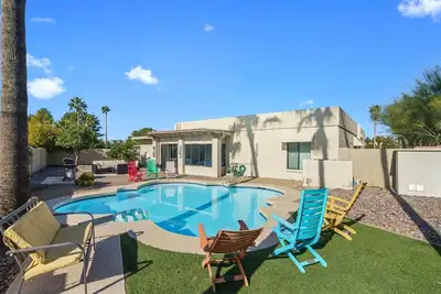 Image de Beautiful, Updated Single Level Scottsdale | Pool