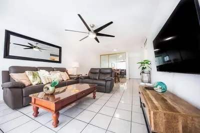 Image de Beautiful 16th Floor 2br w/Parking & Beach Access