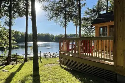 Image de Waterfront, boats included, Cozy cabin on private lake, 25 minutes from Tc.