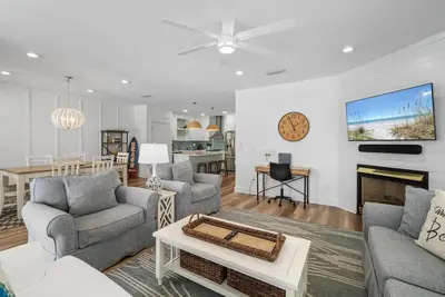 Image de Ducky's Delight - Fabulous 30a Condo Overlooking the Seacrest Lagoon Pool!