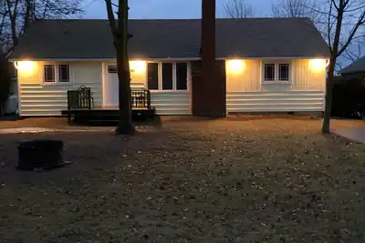 Image de Newly renovated cozy cottage at Long Point!