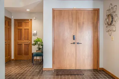 Midcentury Mansion - Central Omaha Location!