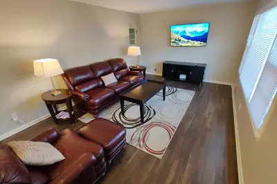 Image de Newly remodeled, comfy and neat