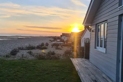 Image de Wow I'm living on the beach. Luxury 4 bed sleeps 8