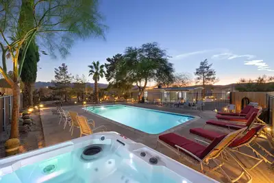 Image de Mystic Views - Pool, Hot Tub, Game Room, Fire Pit and Desert Views!