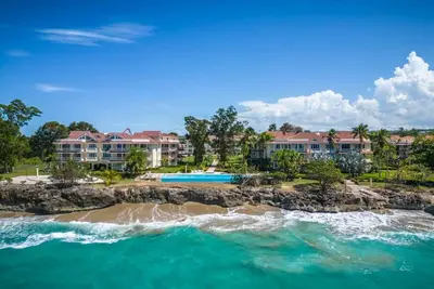 Image de Oceanfront luxurious 2 bedroom condo-close to everything!