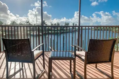 Entire Home - Relaxing Ocean View Condo