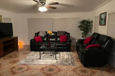 Image de Entire Beautiful Grove Home