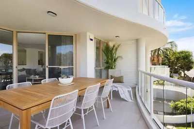 Image de Oceanfront Byron Palms - 2 Br Main Beach apartment