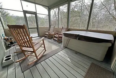 Image de Cozy Pigeon Forge Cabin Near Parkway: Hot Tub, Mountain Views & Pet Friendly!