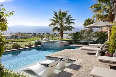 Image de An impeccable desert home with unbelievable golf course and mountain views