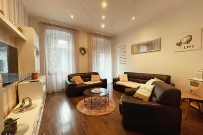Image de Modern and well decorated house in the center 100m from the sea