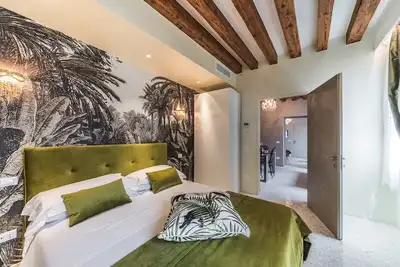Image de Rialto Luxury Flat Balcony: is a large luxury apartment with balcony
