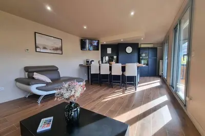 Image de Appartement Moderne avec Balcon, Parking Privé et Espace Bien-Être à Saint-Chamond