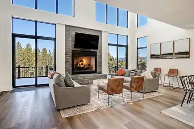 Image de Pet Friendly | Minutes to Lift | Hot Tub | Blue Mountain Escape