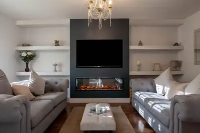 Image de Modern 3 bedroom house close to the city with parking