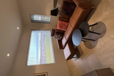 Image de New Apartment with free parking on premises